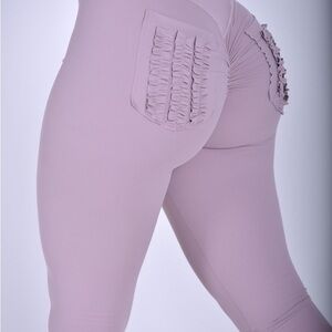 CLS SPORTSWEAR NC Ruffle Pocket Leggings II - S, Latte WITH TAGS